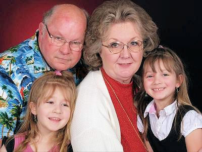 Bill & Patrica McCollum - KEØXQ & KBØFSI w/granddaughters Bill & Patrica McCollum - KEØXQ & KBØFSI w/granddaughters