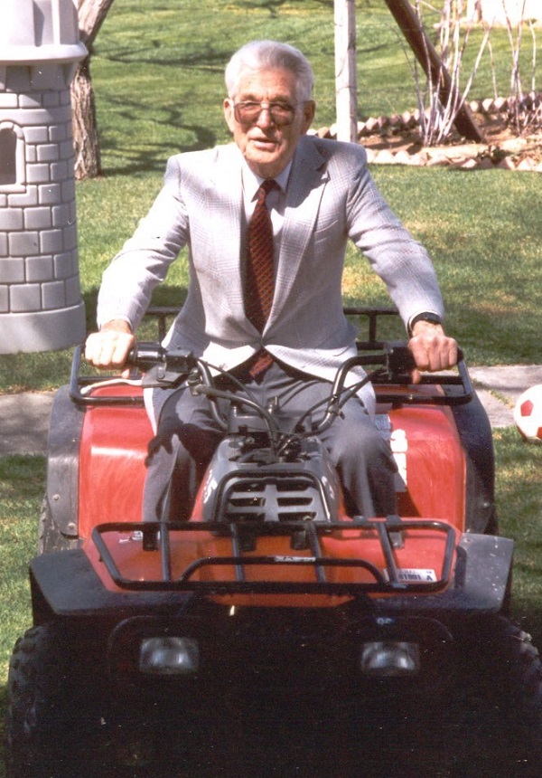 W7BUW - John R. 'Dick' Borton W7BUW - John R. 'Dick' Borton