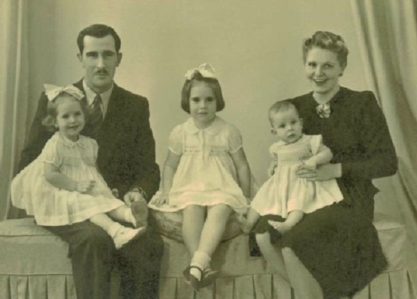 Z21JE - Mary E. 'Molly' Henderson Z21JE - Mary E. 'Molly' Henderson
